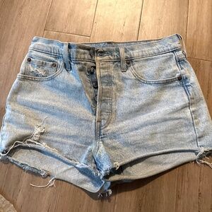 Levi’s 501 light wash Jean shorts size 29
